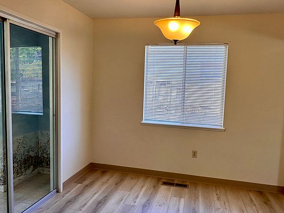 3rd image of 1815 Park St