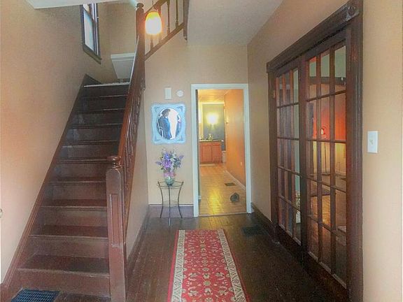 5th image of 366 Parkdale Ave
