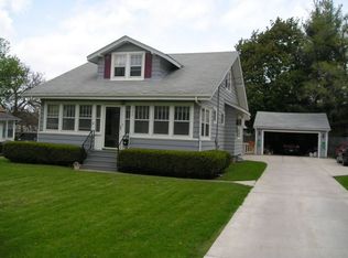 109 Hettinger Ln, North Aurora, IL 60542