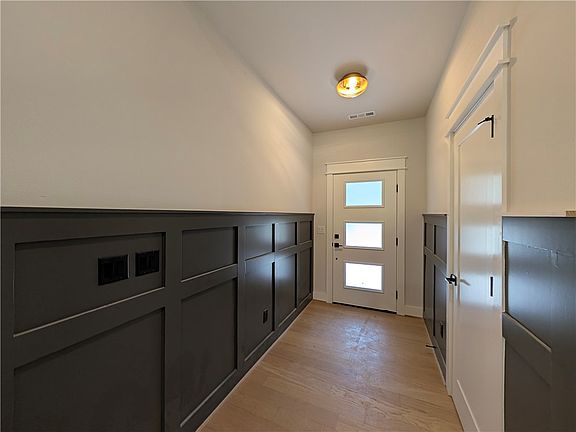 4th image of 4 Constance Cir