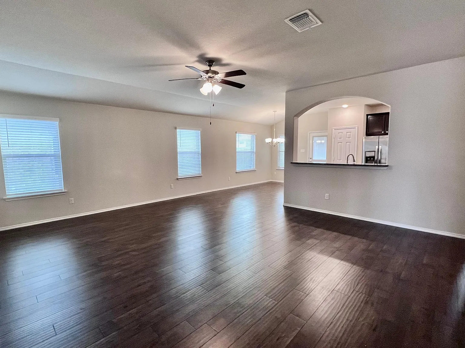 3 bed, 1715 sqft, $1,875 — Photo 2