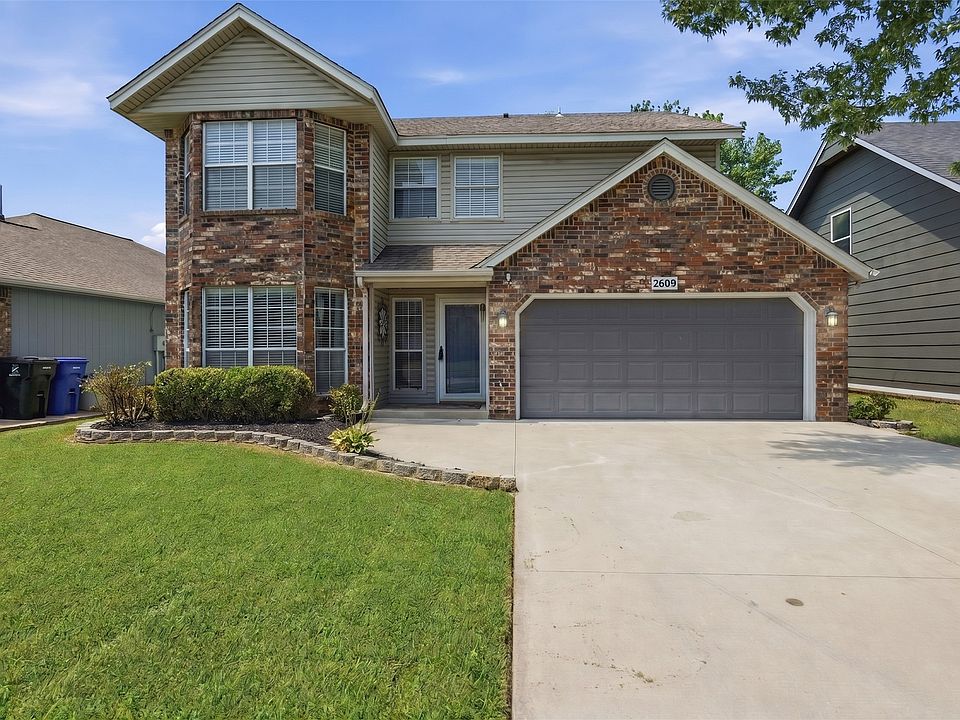1st image of 2608 S Oak Pl