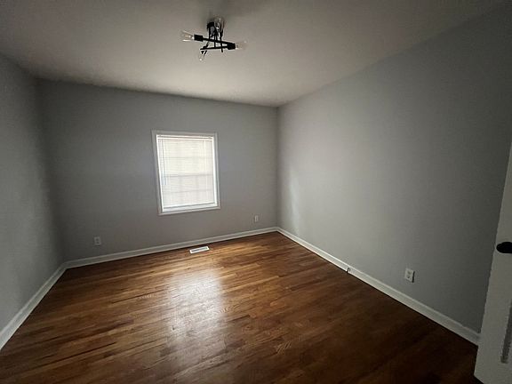 4th image of 806 Carolina Ave