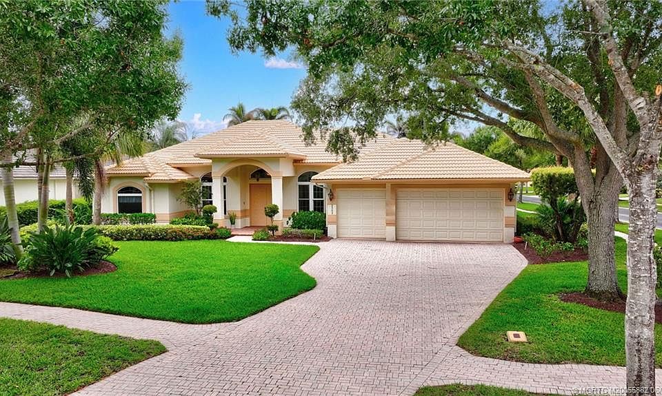 1st image of 2302 SW Dove Canyon Way