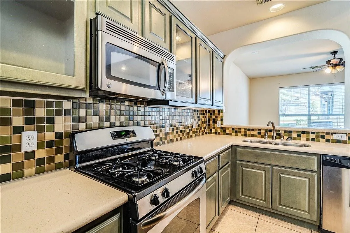3 bed, 3.0 bath, 1638 sqft, $2,550 — Photo 4