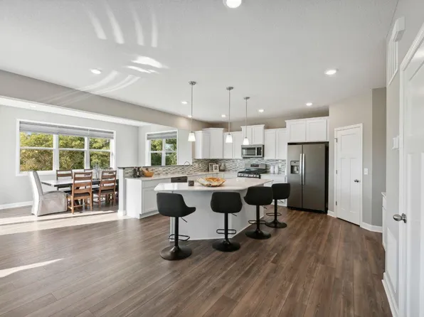 581 Heartland Dr, Delano, MN 55328