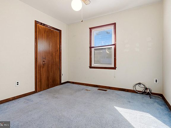 4th image of 502 Elm St