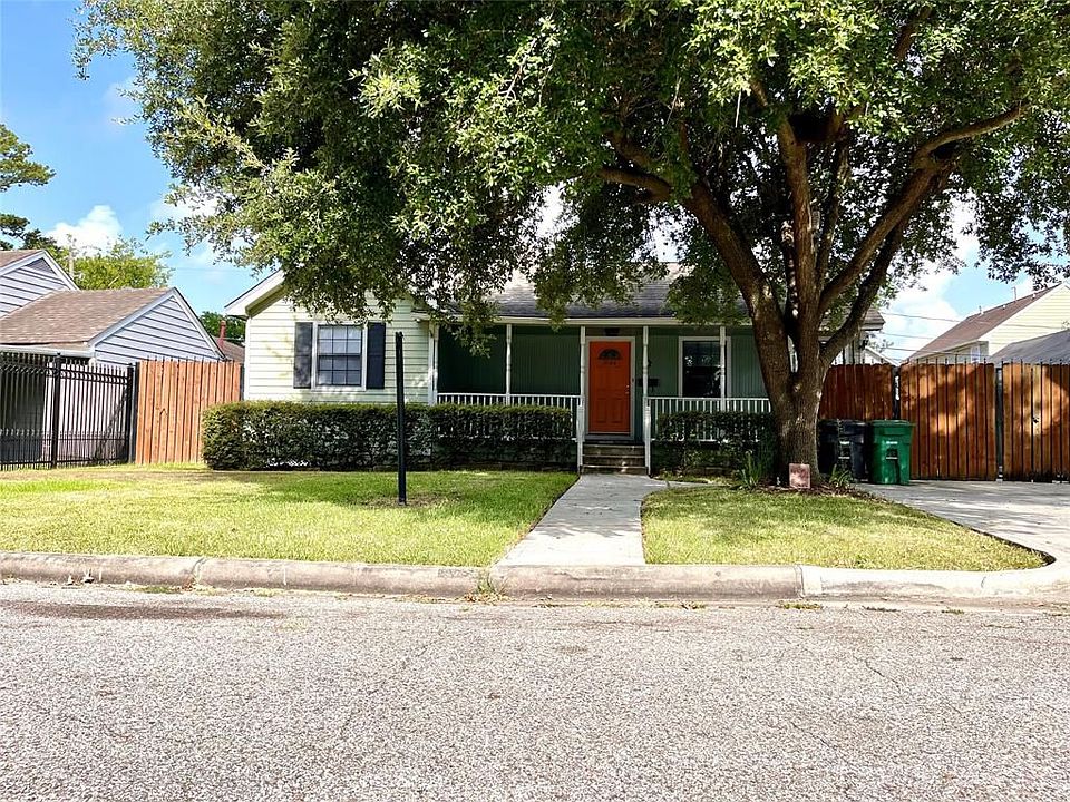 1st image of 2126 Des Jardines St