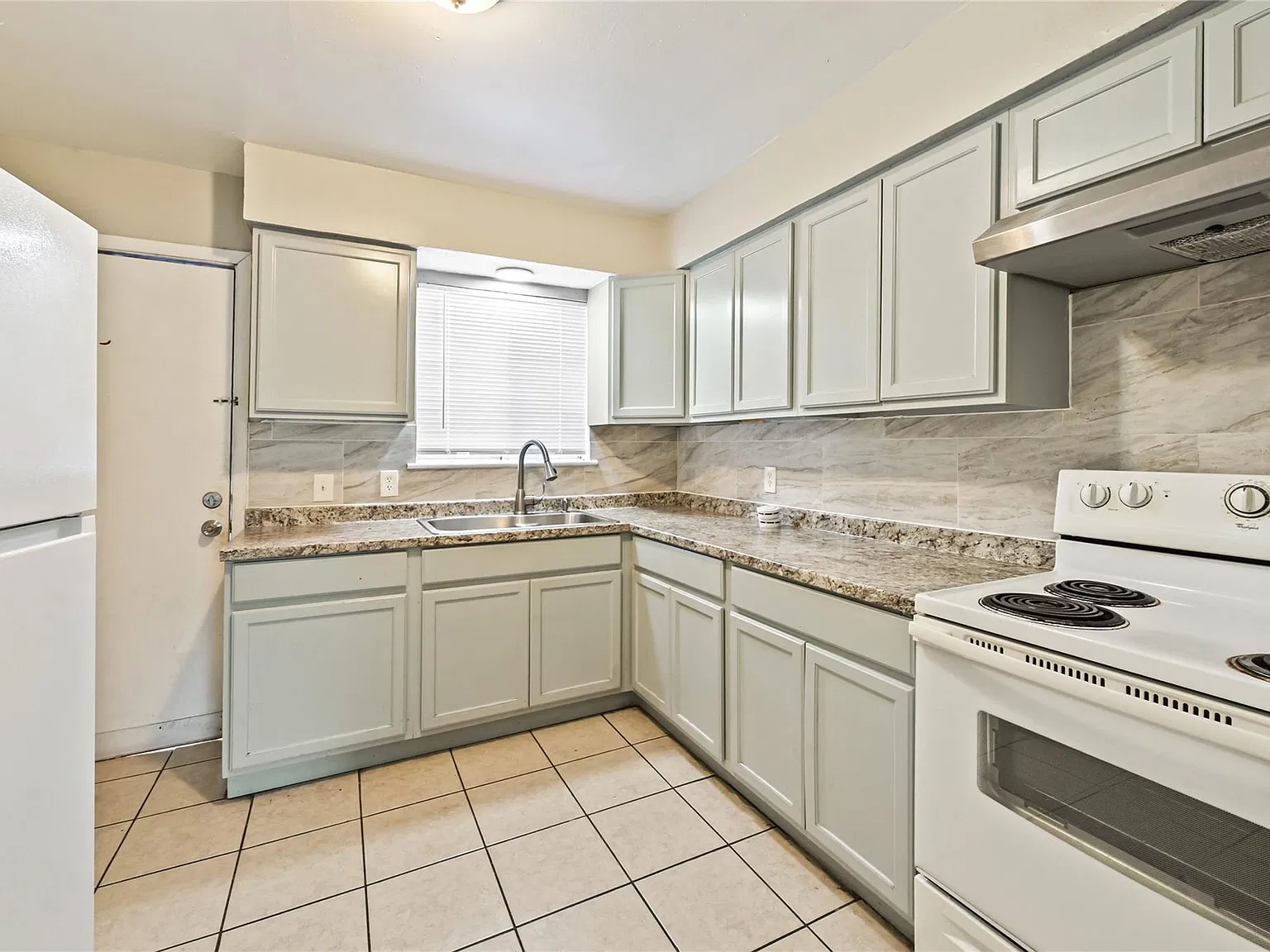 8001 South Loop E — Photo 3
