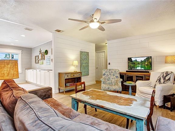 3rd image of 1240 Golfside Dr