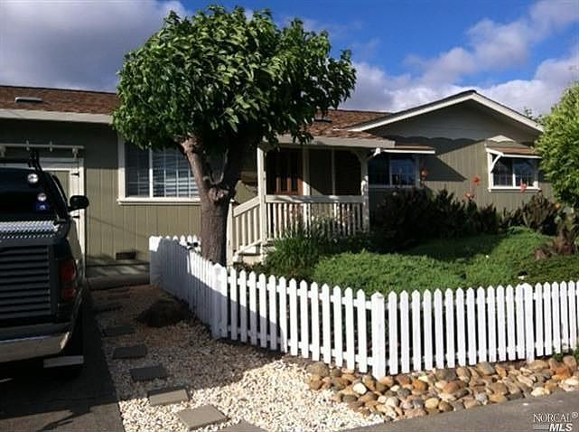 1st image of 713 Teresa Ct