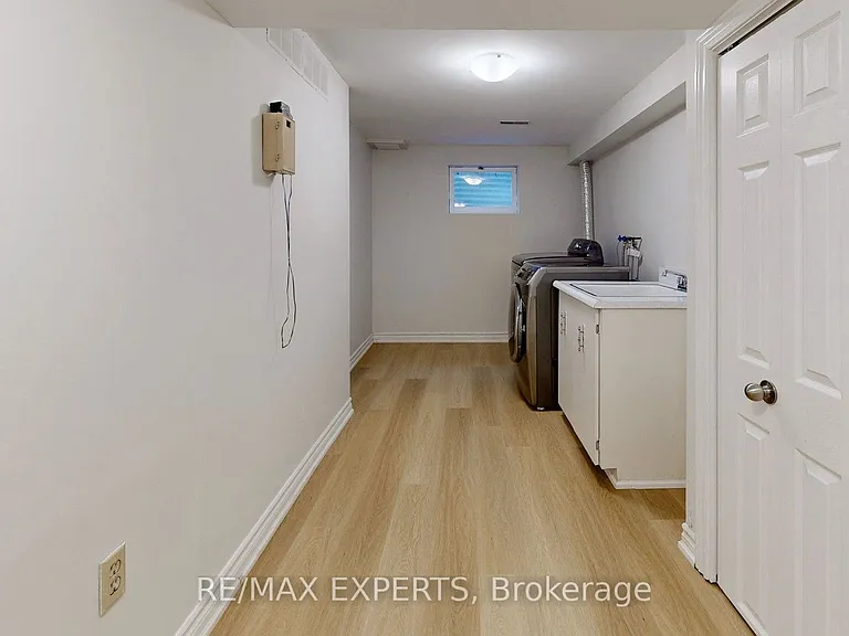 187 Cassandra Blvd — Photo 35