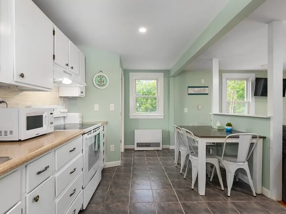 17 Tunis Ave #17