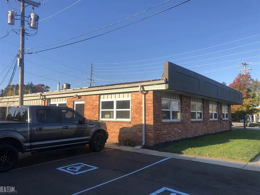 3 bed, 1400 sqft, $2,500 — Photo 3