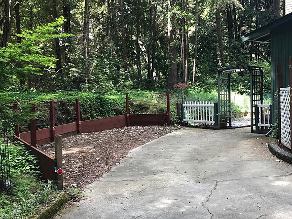 2nd image of 691 Crest Dr