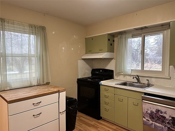 4th image of 64 Phelps Rd