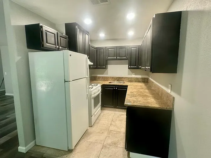 204 Pine St — Photo 11