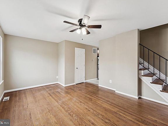2nd image of 1022 Carrington Ave