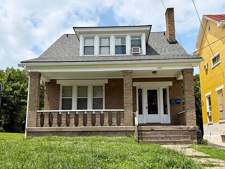 1227 Ross Ave. — Photo 1