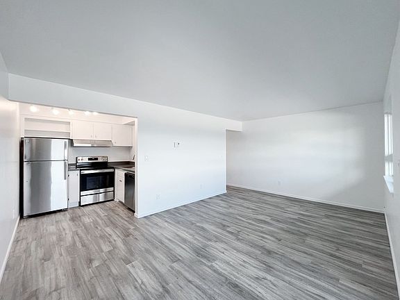 2nd image of 430 Lake St S APT 33