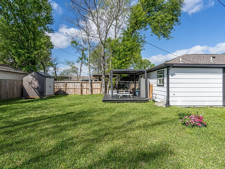 810 Jerry St — Photo 20