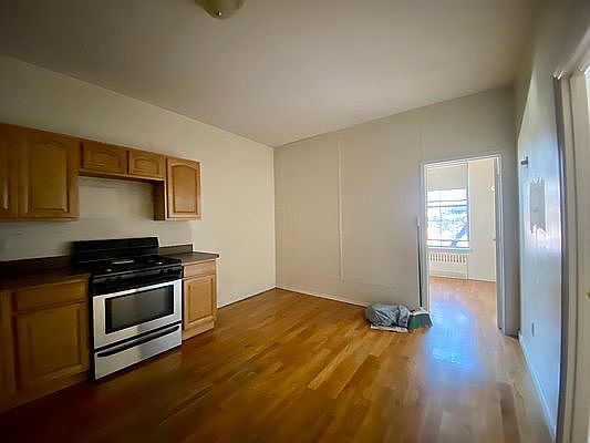 4th image of 152 Grattan St #2A