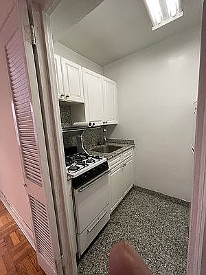 4th image of 311 E 50th St APT 7A