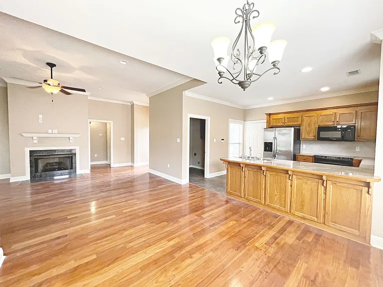 10362 Hillmont Ave — Photo 6