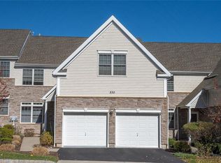 230 Inverness Cir, Easton, PA 18042