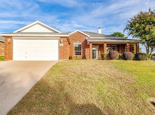 1173 Briar Creek Dr, Benbrook, TX 76126