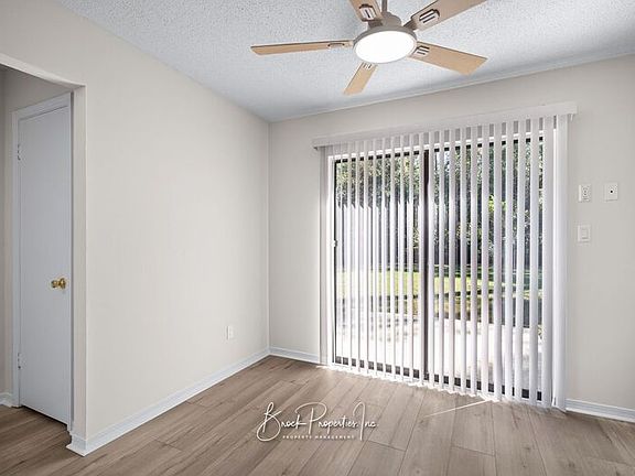5th image of 10677 Silver Creek Dr