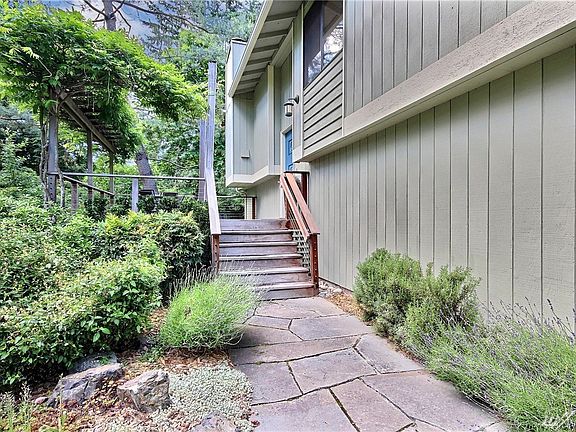 3rd image of 11337A 17th Ave NE