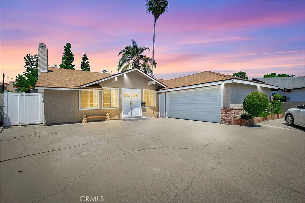 3 bed, 1600 sqft, $3,650 — Photo 1
