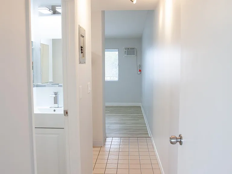 1132 N Cahuenga Blvd #6 — Photo 14