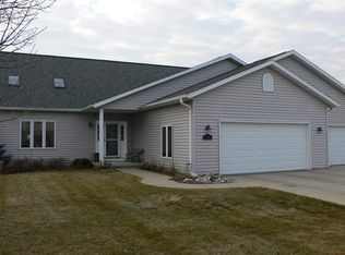 124 Lazy Lake Dr, Fall River, WI 53932