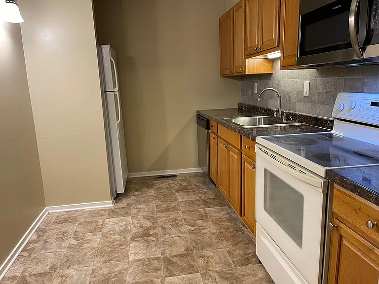 6423 Colony Way — Photo 4