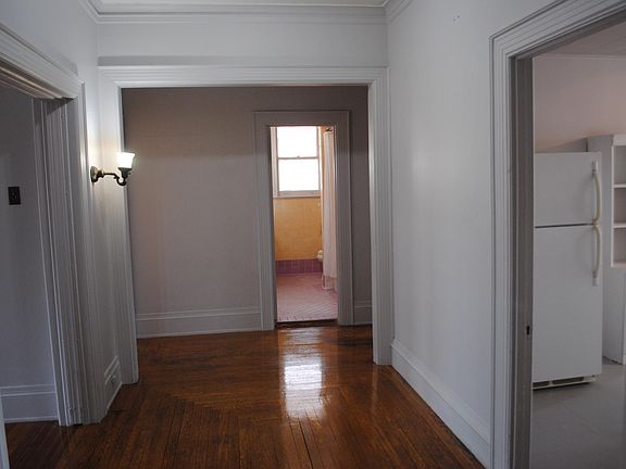 3rd image of 1323 Quarrier St