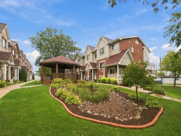 7204 W 83rd St, Hickory Hills, IL 60455