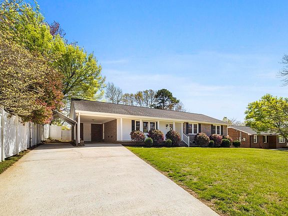 3rd image of 200 Mimosa Dr