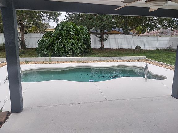 3rd image of 18 White Dove Ln