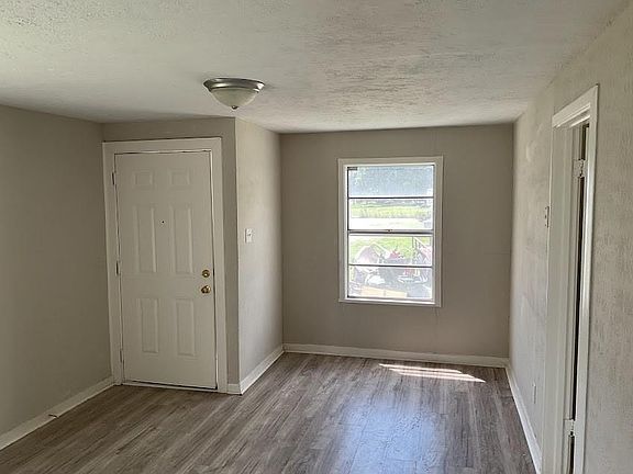 2nd image of 805 E Calhoun St