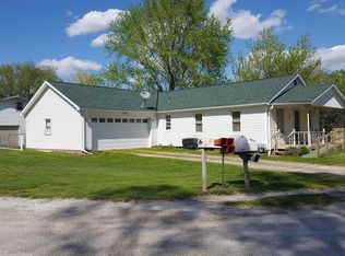 945 W Old Locust St, Canton, IL 61520
