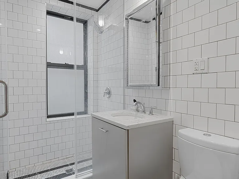 324 W 14th St #4A — Photo 5