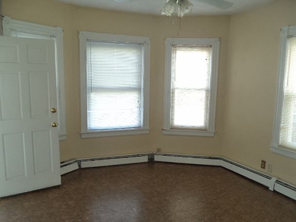 4th image of 64 Marion Ave N