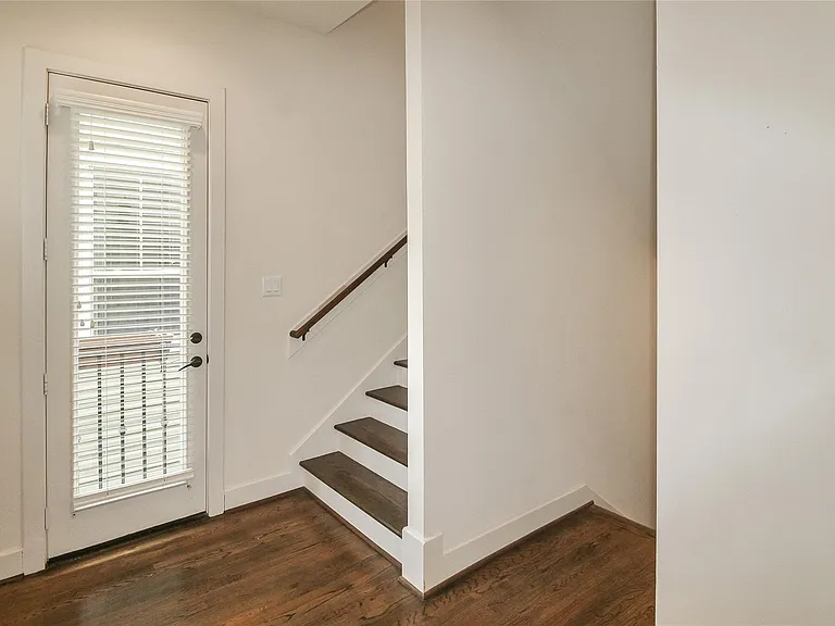 2431 Charleston St #C — Photo 8