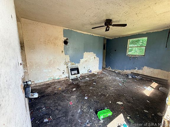5th image of 1242 Wade St