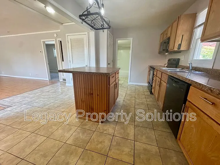 702 W Avenue A #MAIN — Photo 7