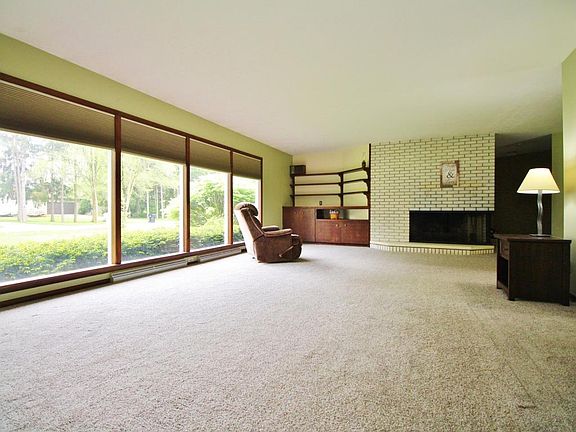 3rd image of 840 W Park Dr