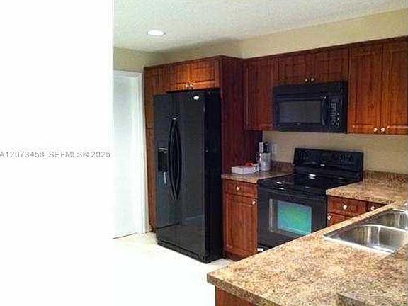 3rd image of 1621 Barcelona Way #Townhouse 6-32
