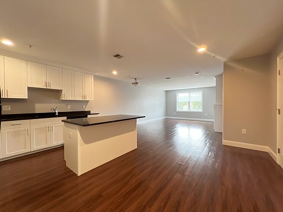 5th image of 32 Harris St APT 411
